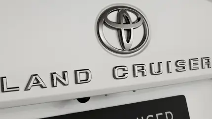 В автосалоны России привезли Toyota Land Cruiser 300