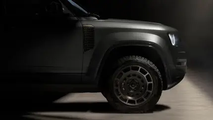 В РФ продают новый брутальный внедорожник Land Rover Defender в спецверсии: цена может шокировать
