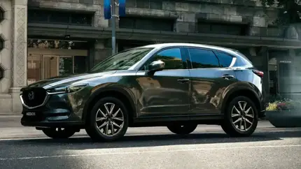 Непревзойденный хит продаж: эксперт назвал секрет победы Mazda CX-5 над культовым Toyota RAV4