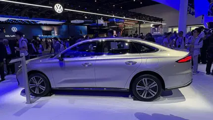Geely показала, почему гибриды в Китае стали опаснее электрокаров