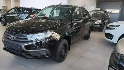 В России авторынок рухнул почти на четверть в феврале: какие модели всё же покупали?