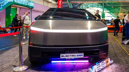 Cybertruck в Европе: разобрать до винта, чтобы просто выехать на дорогу