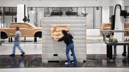 Новый пикап Ford EV засветился на фото: дизайн новинки раскрыт раньше времени