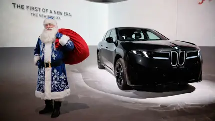 Сани в ремонте, олени на выходном: BMW iX3 назван лучшим запасным планом Деда Мороза
