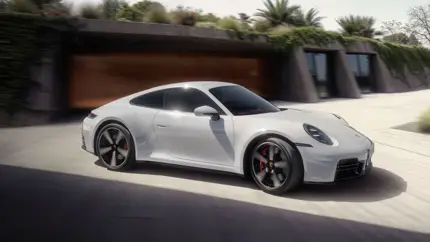 Пока только задний привод: дебютировала обновлённая Porsche 911 Carrera S