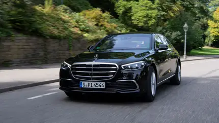 На Авто.ру выставили на продажу Mercedes-Benz S-класса по цене четыре новых Maybach