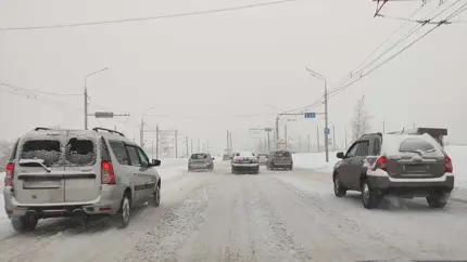 Россиянам рассказали об опасности езды на машине после снегопада