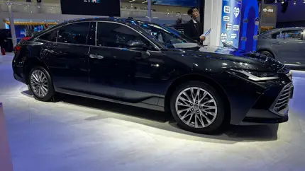 Новый штрих к роскоши Toyota: седан и семейный минивэн в свежем образе