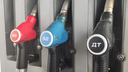 Сколько в среднем тратит денег российский автомобилист на одну заправку на АЗС