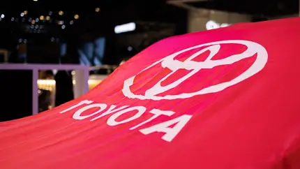 Даже Toyota иногда любит рискнуть: Land Cruiser станет компактным, а Corolla — экстремальной