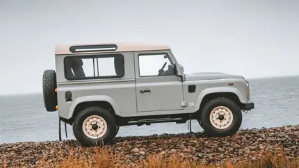 12,5 млн рублей: в РФ продают 10-летний Land Rover Defender в состоянии нового авто