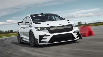 Компания Skoda представила гоночный электрокар на базе кроссовера Enyaq RS