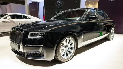 В РФ продают новый лимузин Rolls-Royce Ghost по цене дома
