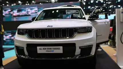 В РФ появился новый гибридный Jeep Grand Cherokee: сколько он стоит