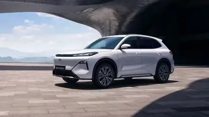 Он дешевле 4 млн: новый гибридный кроссовер Geely вышел на рынок РФ