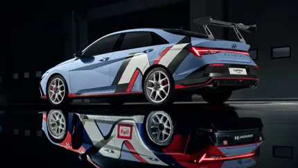Спортивная модификация со стандартным мотором: Hyundai показала новую версию «заряженного» седана Elantra N