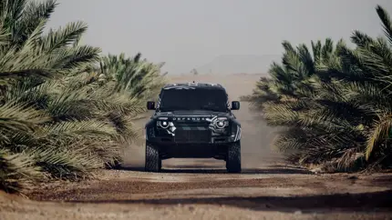 Land Rover Defender выходит на Дакар: легенда готова к самой жесткой гонке пустыни