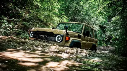 В Россию привезли легендарный внедорожник Toyota: озвучена цена