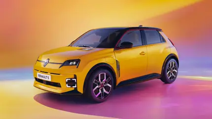 Водители резко заинтересовались электрокарами: спрос на Renault вырос почти вдвое