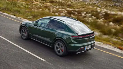 Компания Porsche рассекретила заднеприводный Macan и новую модификацию 4S