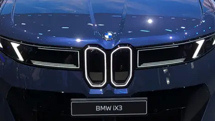 Компания BMW изменила дизайн своей фирменной эмблемы