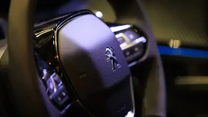 Французский седан с российской пропиской: чем хорош и плох Peugeot 408