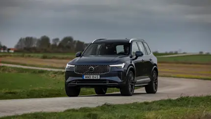 В России начались продажи кроссовера Volvo XC90 с ДВС: сколько он стоит