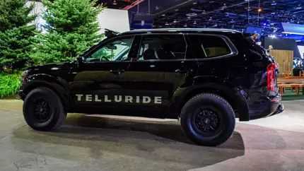 Помыла Kia Telluride за $58 000 — и с дверей слез весь молдинг: «Минус $14 000»