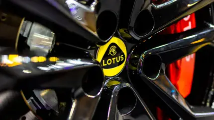 Geely затянула пояса: Lotus ликвидирует европейский офис ради экономии