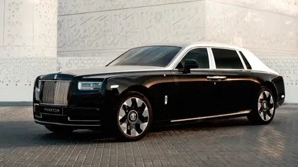 Rolls-Royce представил Phantom с первым в истории лазерным капотом