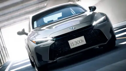 Тонкий намёк на возраст: Lexus добавил агрессии, но революцию снова отложил