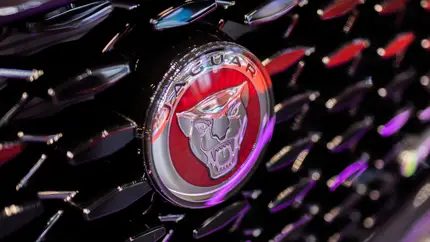 Электромобиль будущего от Jaguar с парковкой «подальше от дома»: риск пожара не устранён