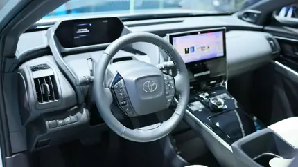 Замедление рынка электромобилей заставило Toyota пересмотреть сроки запуска нового завода