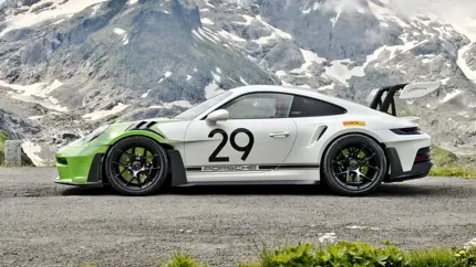 Porsche выпустила уникальный 911 GT3 RS: спорткар посвящен знаменитому автогонщику
