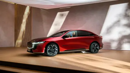 Mazda запускает первый за 30 лет завод ради миллионов километров без капли бензина