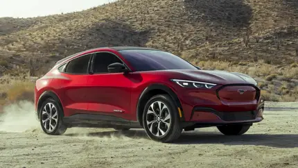 Электрический Ford Mustang Mach-E обошел по продажам Mustang с ДВС