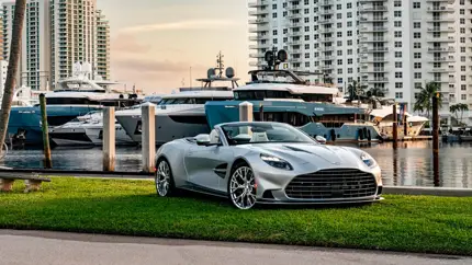 Aston Martin теперь можно пришвартовать к бордюру — Vanquish превратили в яхту на колесах