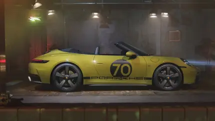 В Шанхае показали Porsche 911 Spirit 70 с гибридным силовым агрегатом и винтажным декором