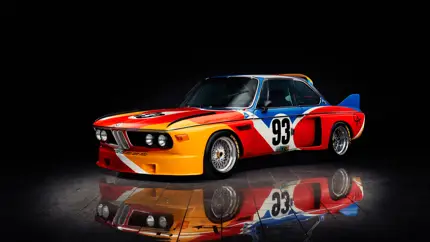 BMW привезла в Париж «машину-картину»: самый первый Art Car выставили в центре города