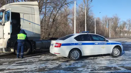 Имеет ли право сотрудник ГАИ проверять документы у водителя, который находится в припаркованной машине