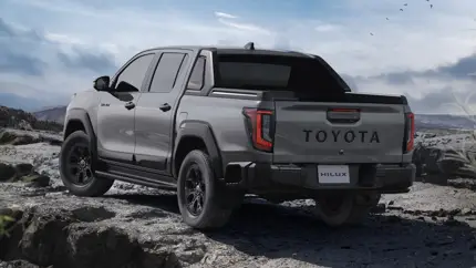 Toyota вернула Hilux японцам: новый пикап получил рамную базу, дизель и цену ниже 2,5 млн рублей