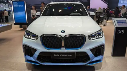 BMW iX5 Hydrogen — водородный флагман: премьера в столице Китая