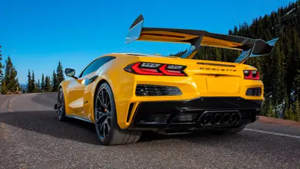 «Пугает, но работает»: Corvette ZR1 признали лучшим спорткаром 2026 года