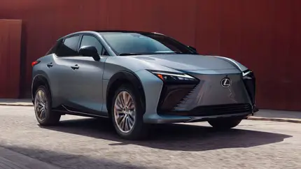 Электрокроссовер Lexus стал мощнее и быстрее после рестайлинга