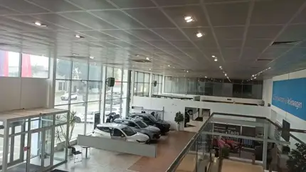 Минус 150 000 авто: что происходит с запасами машин в России?