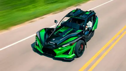 Полуавто-полумото: новый Polaris Slingshot Grand Touring стал дороже многих внедорожников
