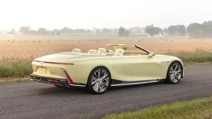 Отделка салона из грибов: Cadillac показал новый электрический кабриолет Sollei