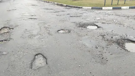 Весенние опасности на дорогах: что угрожает водителям