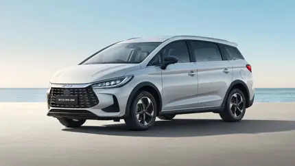 BYD сделал M6 ближе к массовому рынку: электрический минивэн стал гибридом