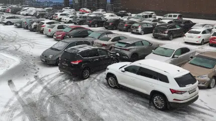 Чем опасна для автомобиля стоянка под уклоном: мифы, которым нельзя верить